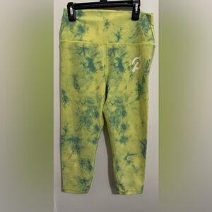 Peloton Cadent Capri Leggings in a yellow and green tie-dye print size M
